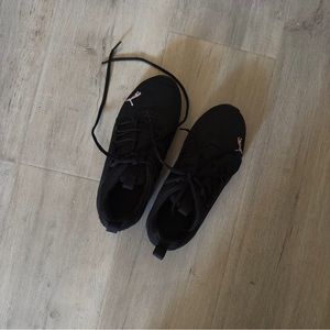 Black PUMA Running Shoes